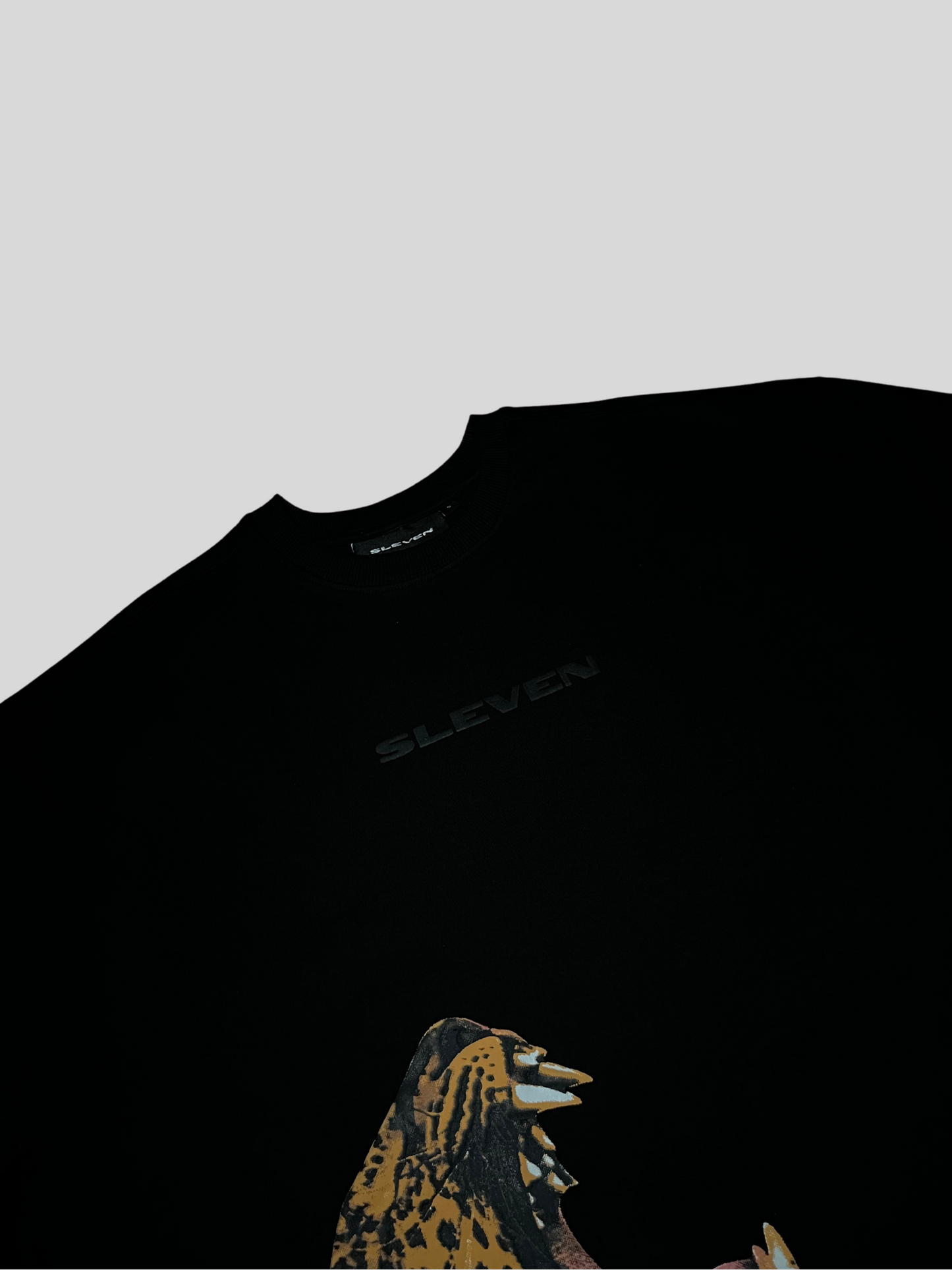 RUN ROGUE OVERSIZED  T-SHIRT (BLACK)