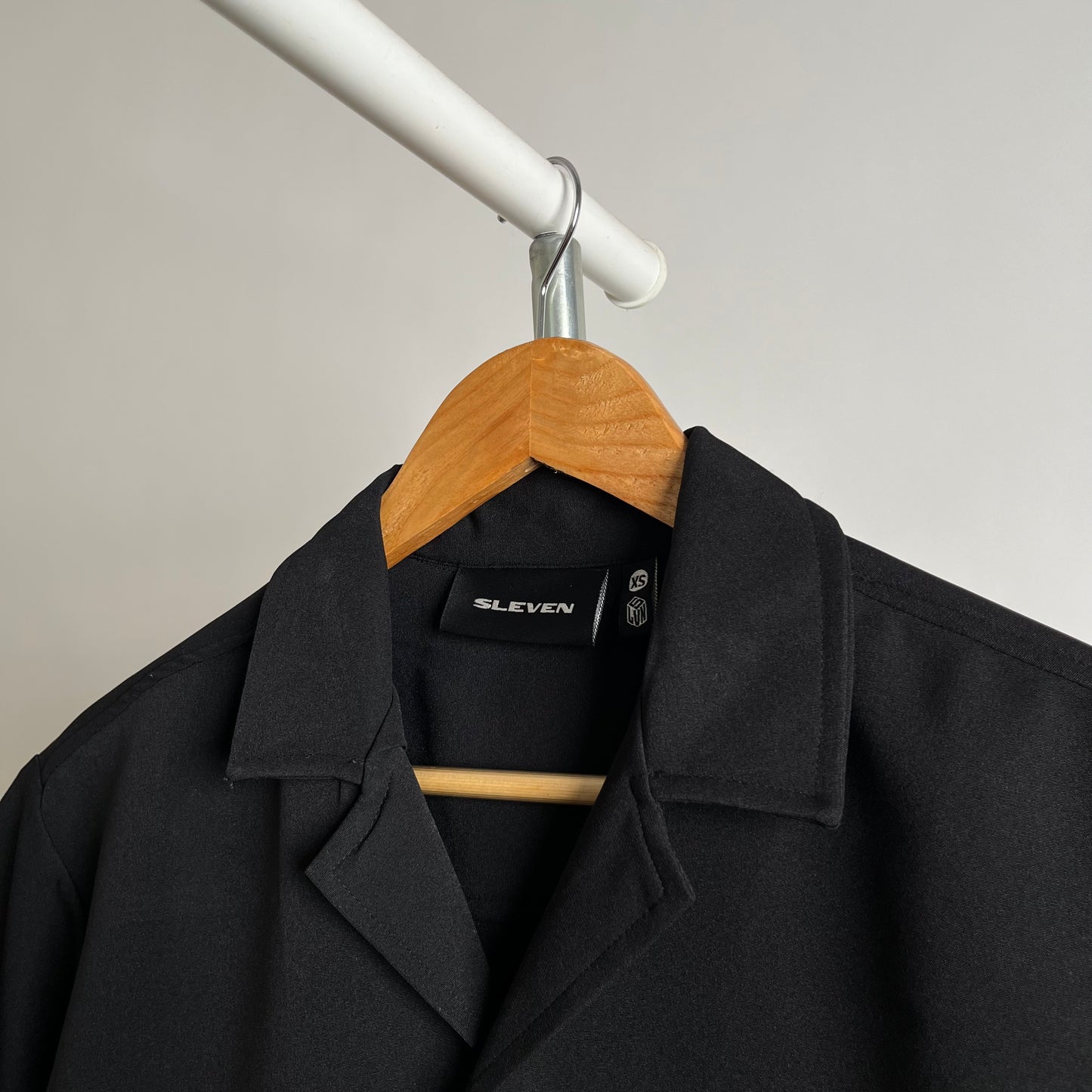 FALLEN YET FREE BOWLING SHIRT (BLACK)