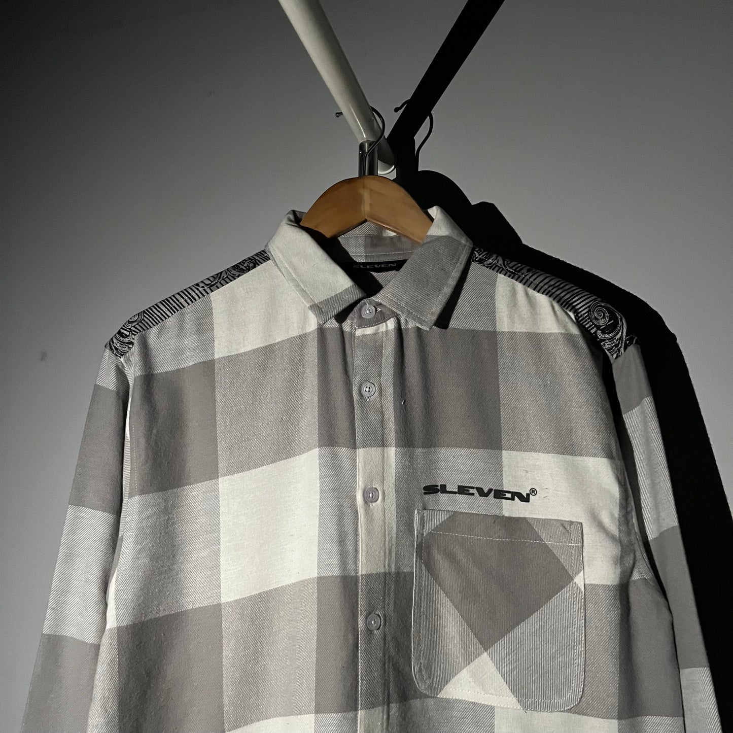 GOTHINK FLANNEL SHIRT (WHITE-GREY)